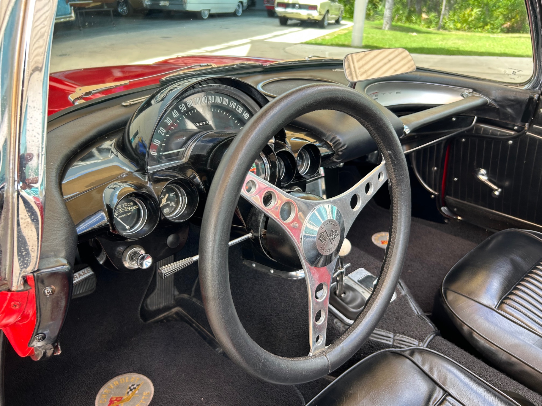 Vehicle photo 37