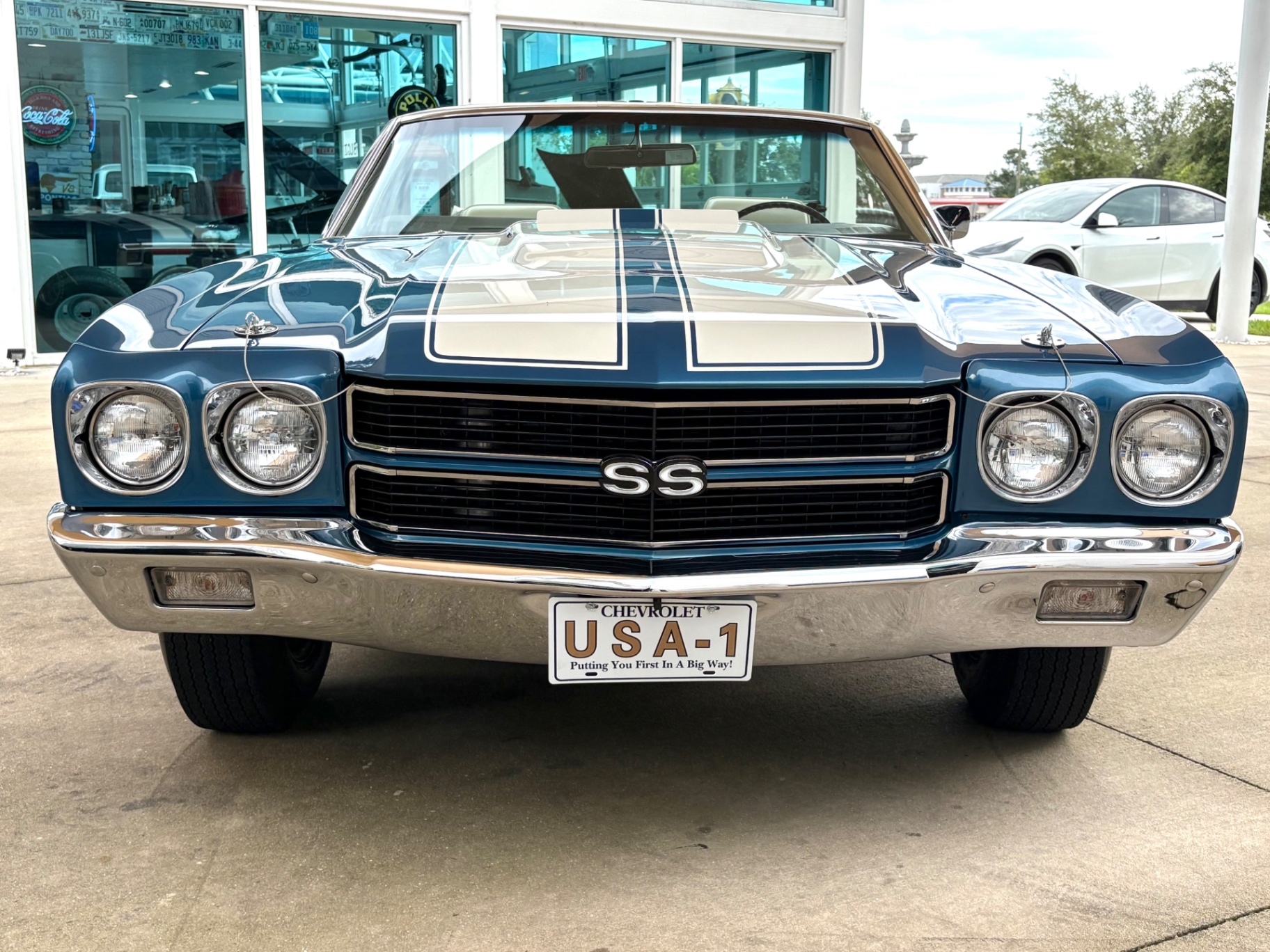 Vehicle photo 2