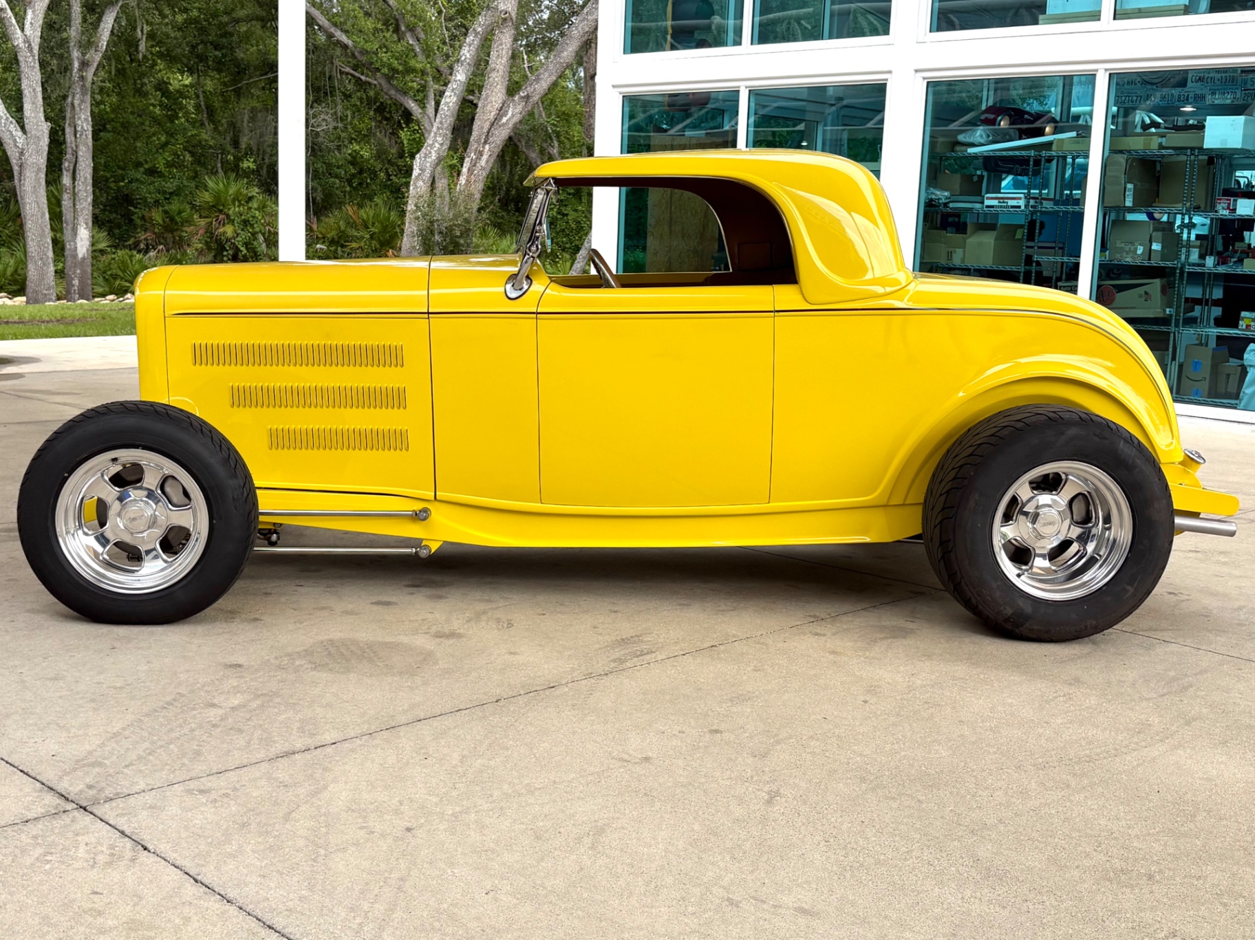 Vehicle photo 24