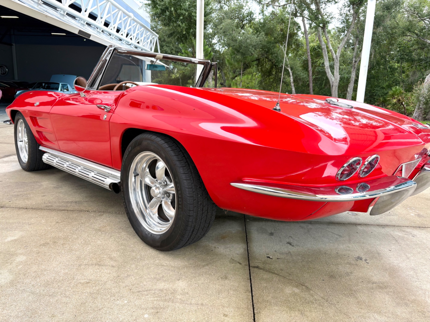 Vehicle photo 15