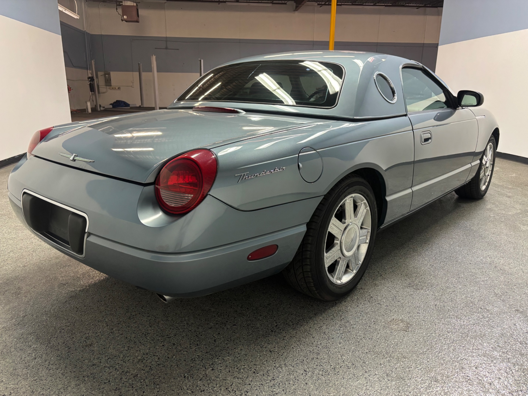 Vehicle photo 7