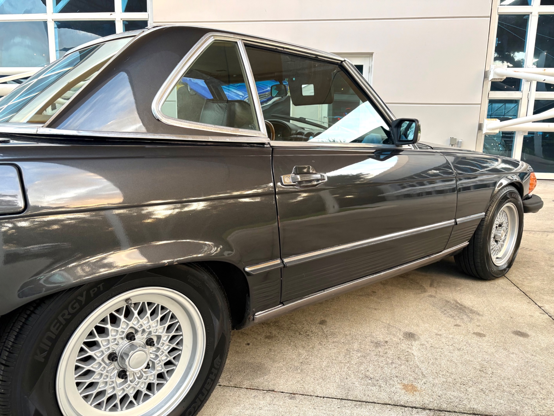 Vehicle photo 17