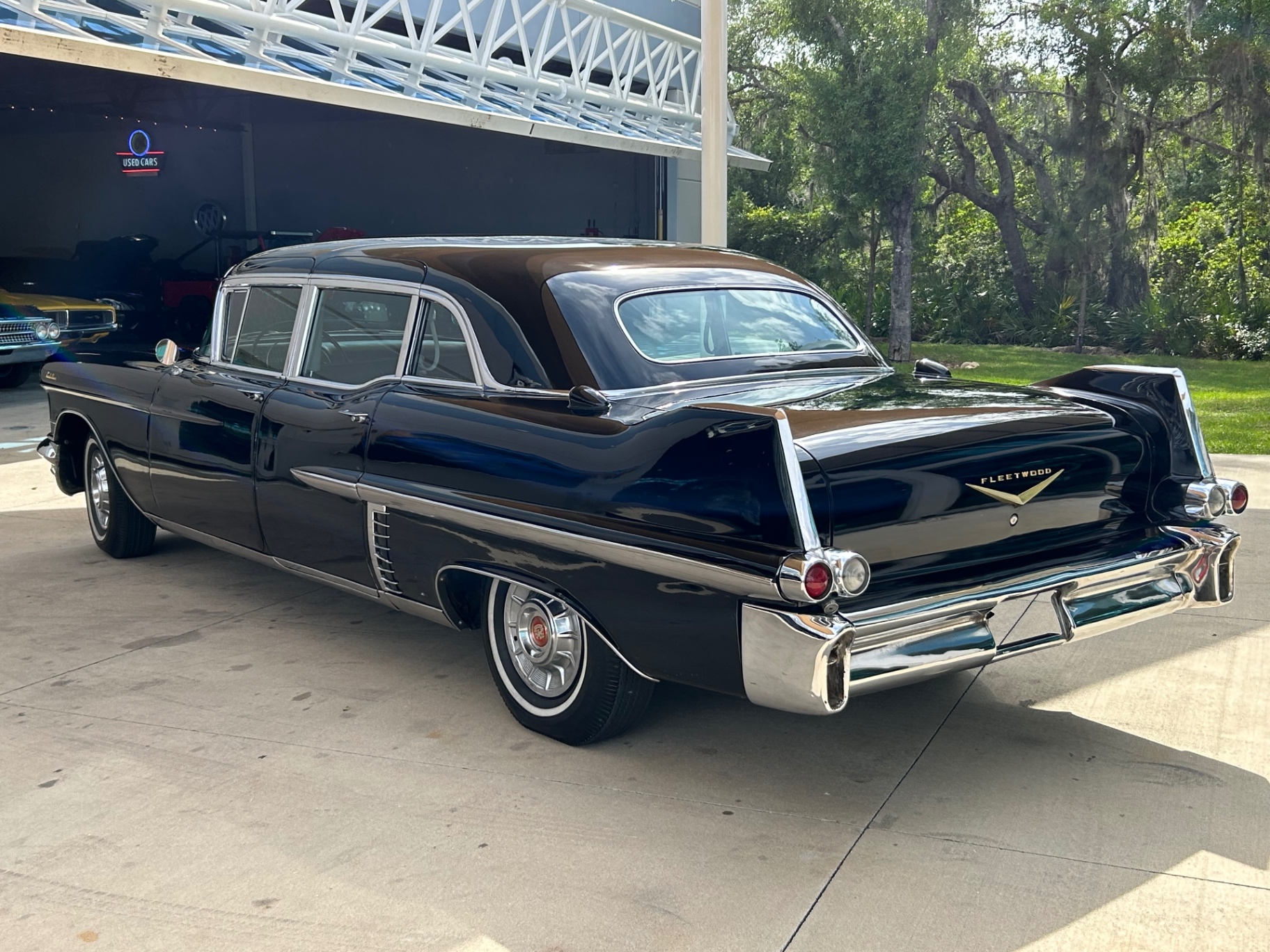 Vehicle photo 10