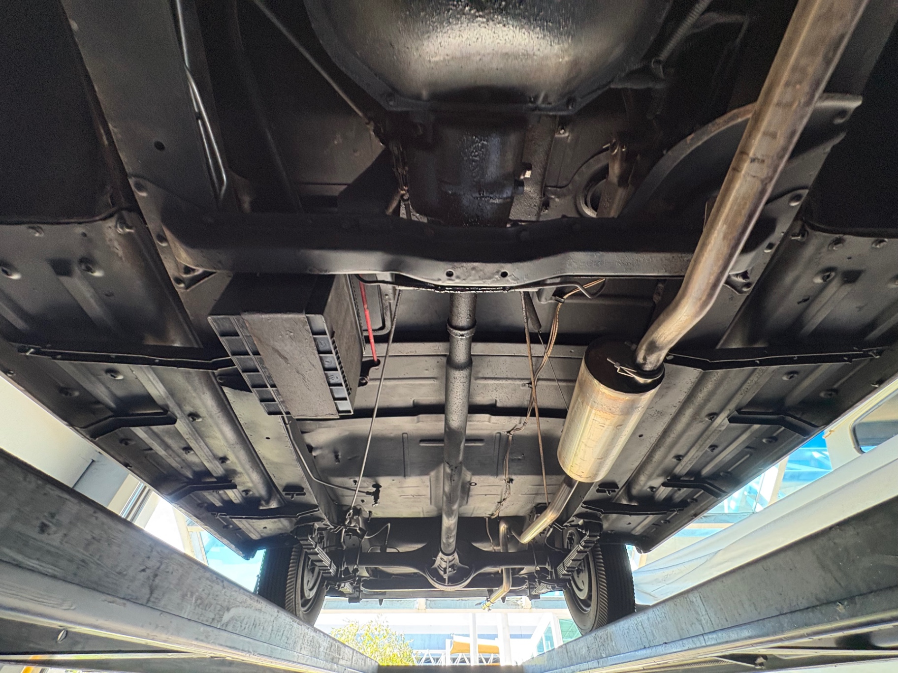 Vehicle photo 48