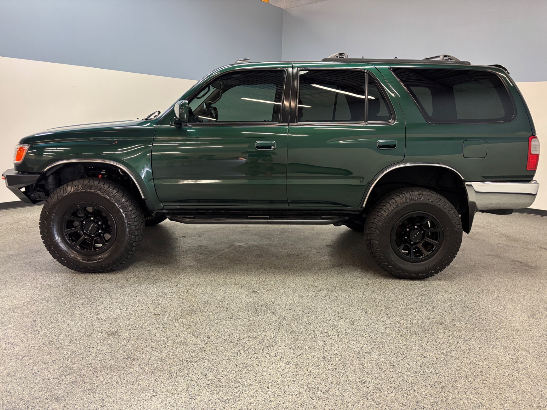 Vehicle photo 4