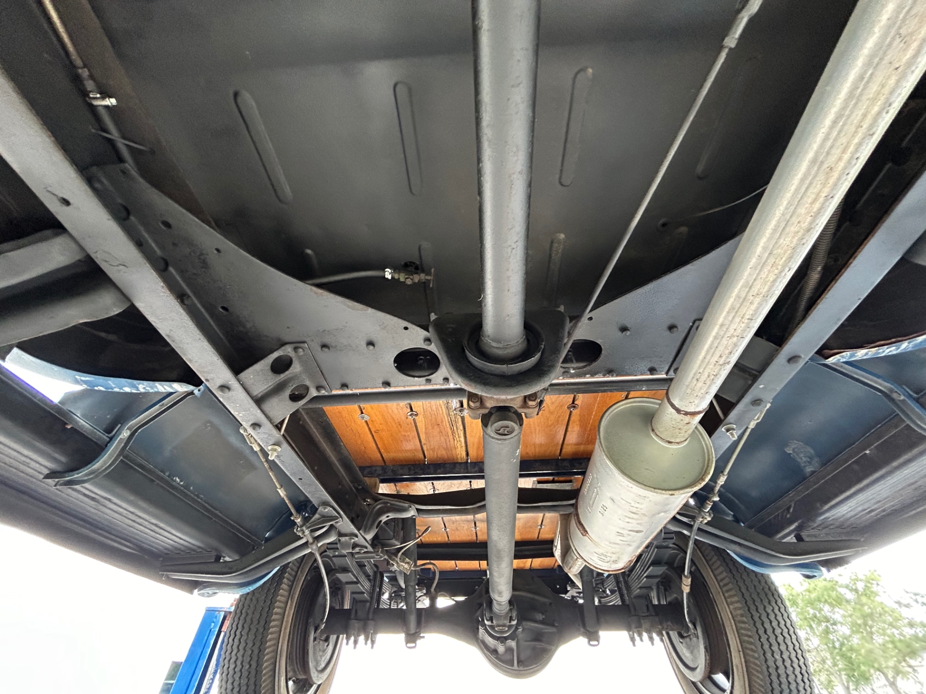 Vehicle photo 33