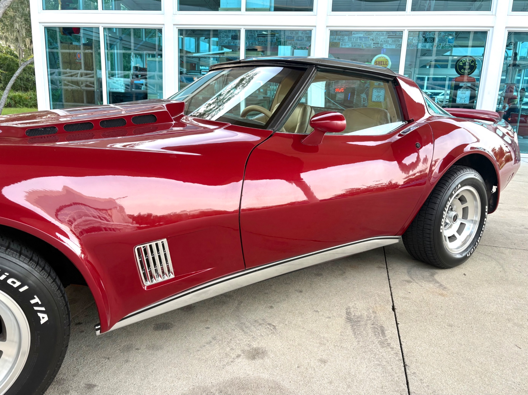 Vehicle photo 13