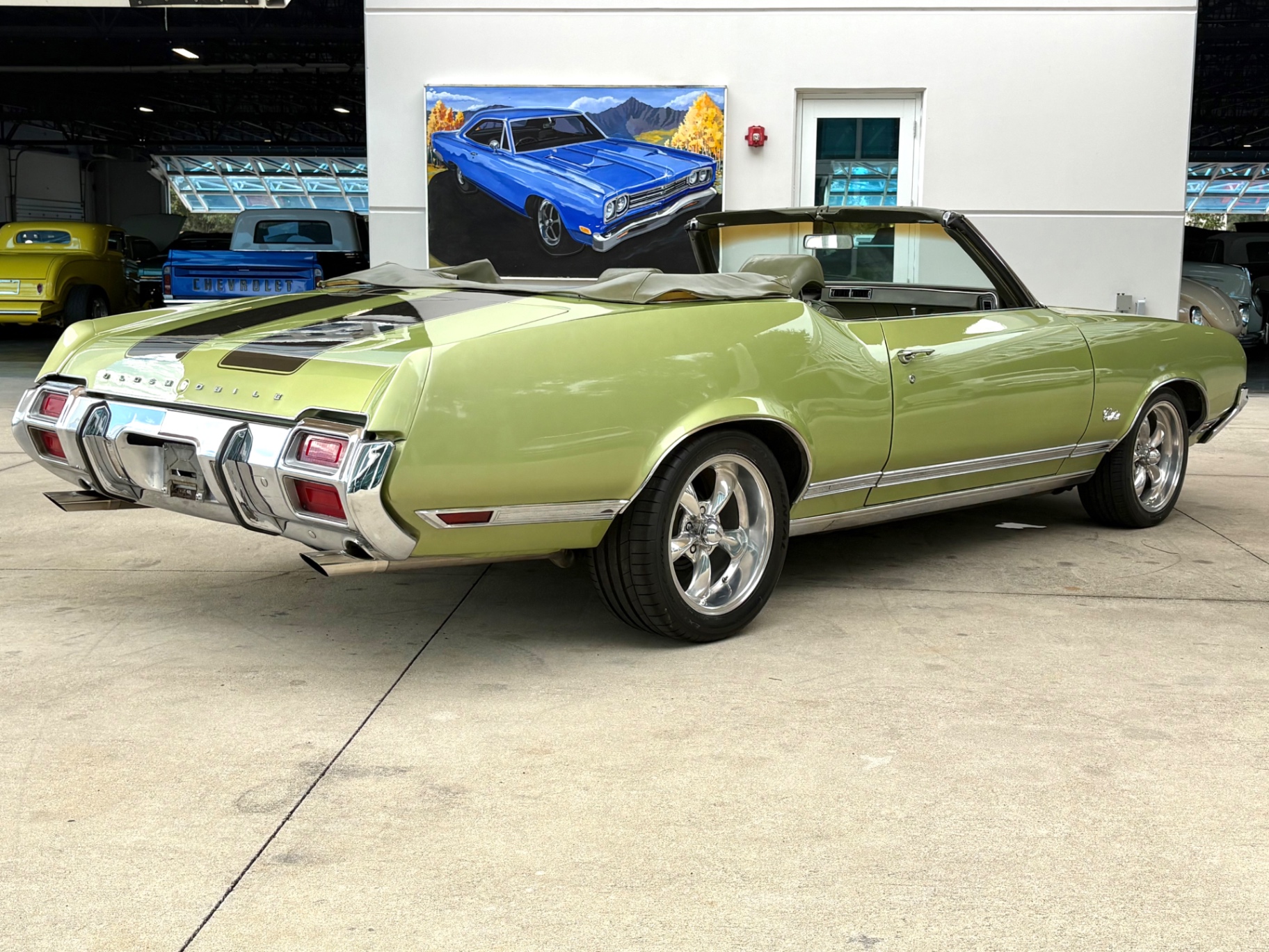Vehicle photo 6