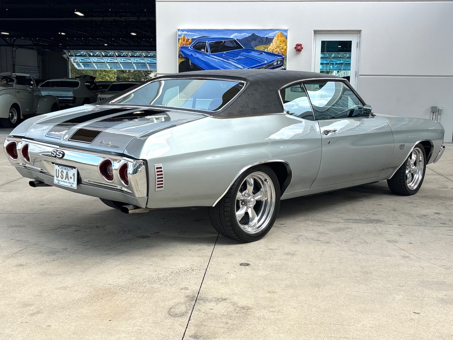 Vehicle photo 6
