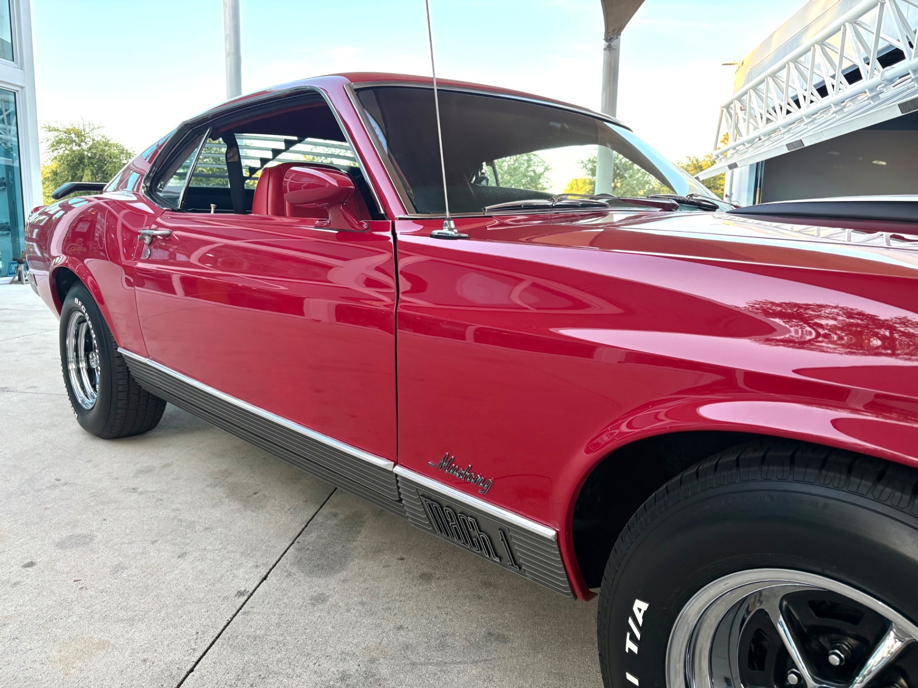 Vehicle photo 18