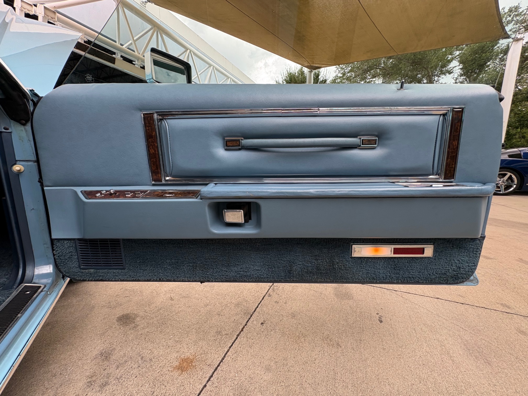 Vehicle photo 38