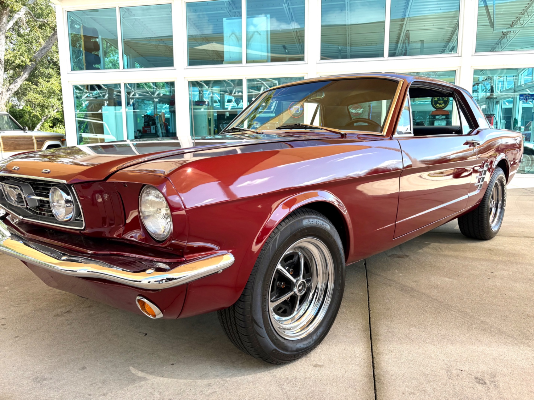Vehicle photo 11