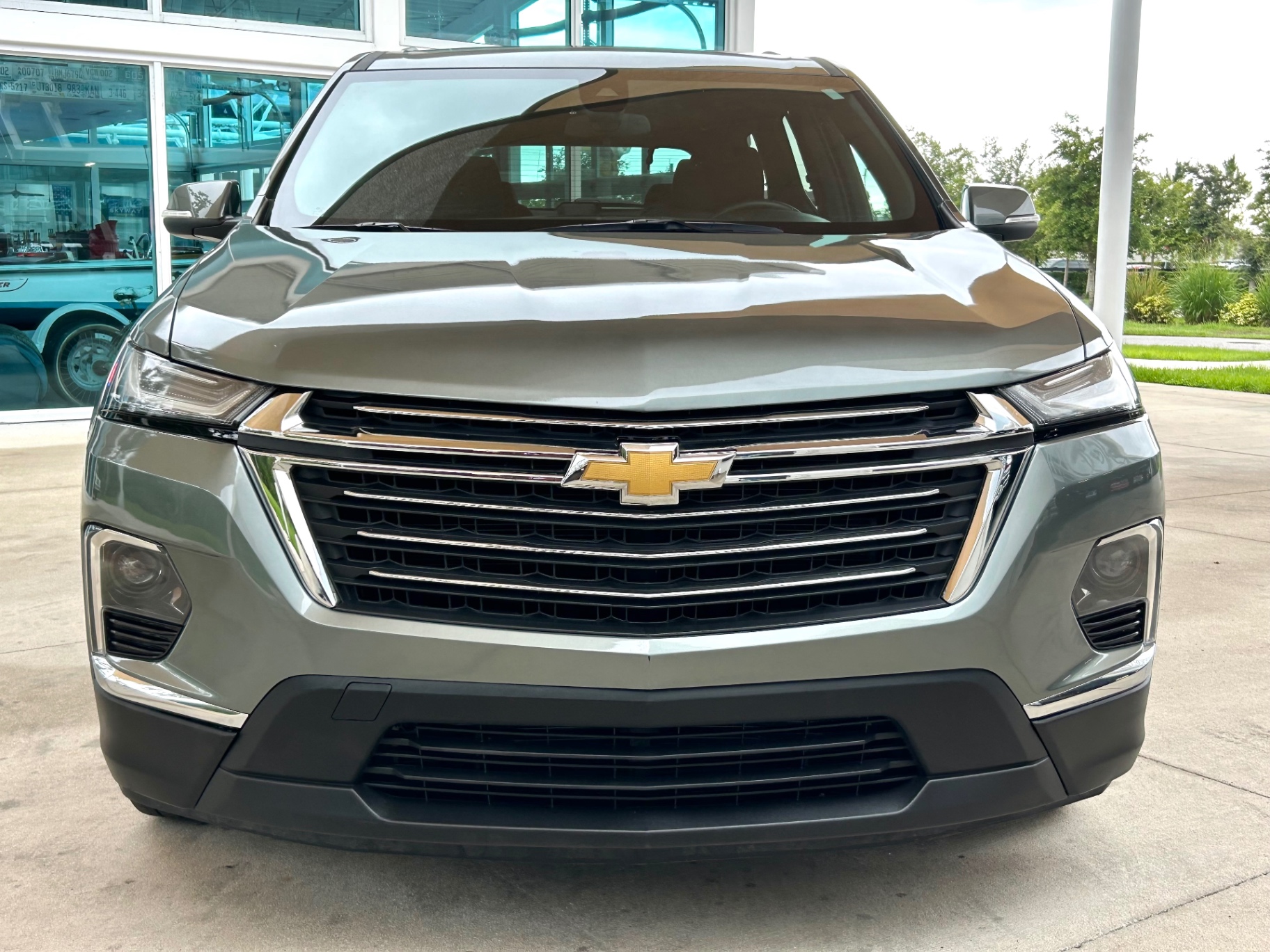 2023 Chevrolet Traverse photo 2