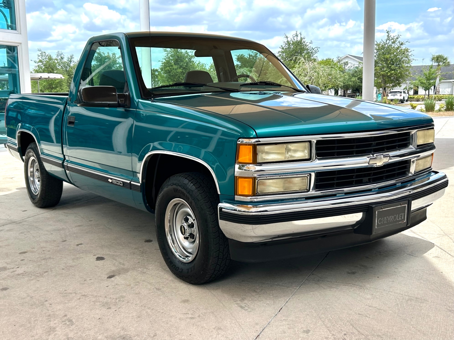 Vehicle photo 3