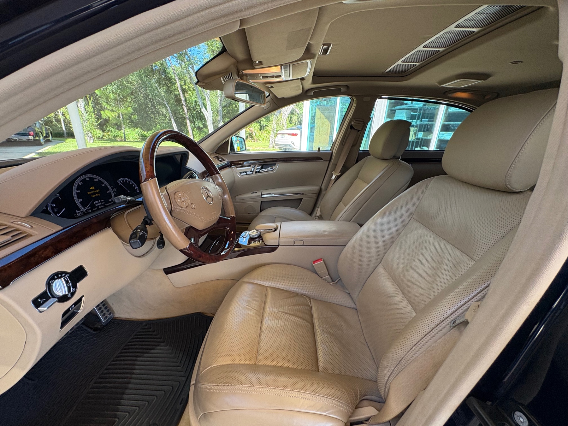 Vehicle photo 31