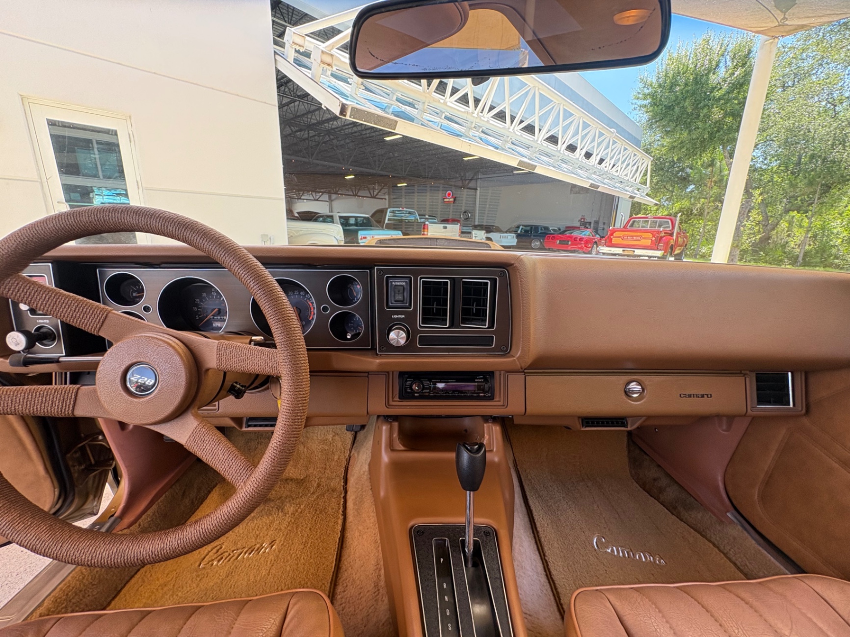 Vehicle photo 21