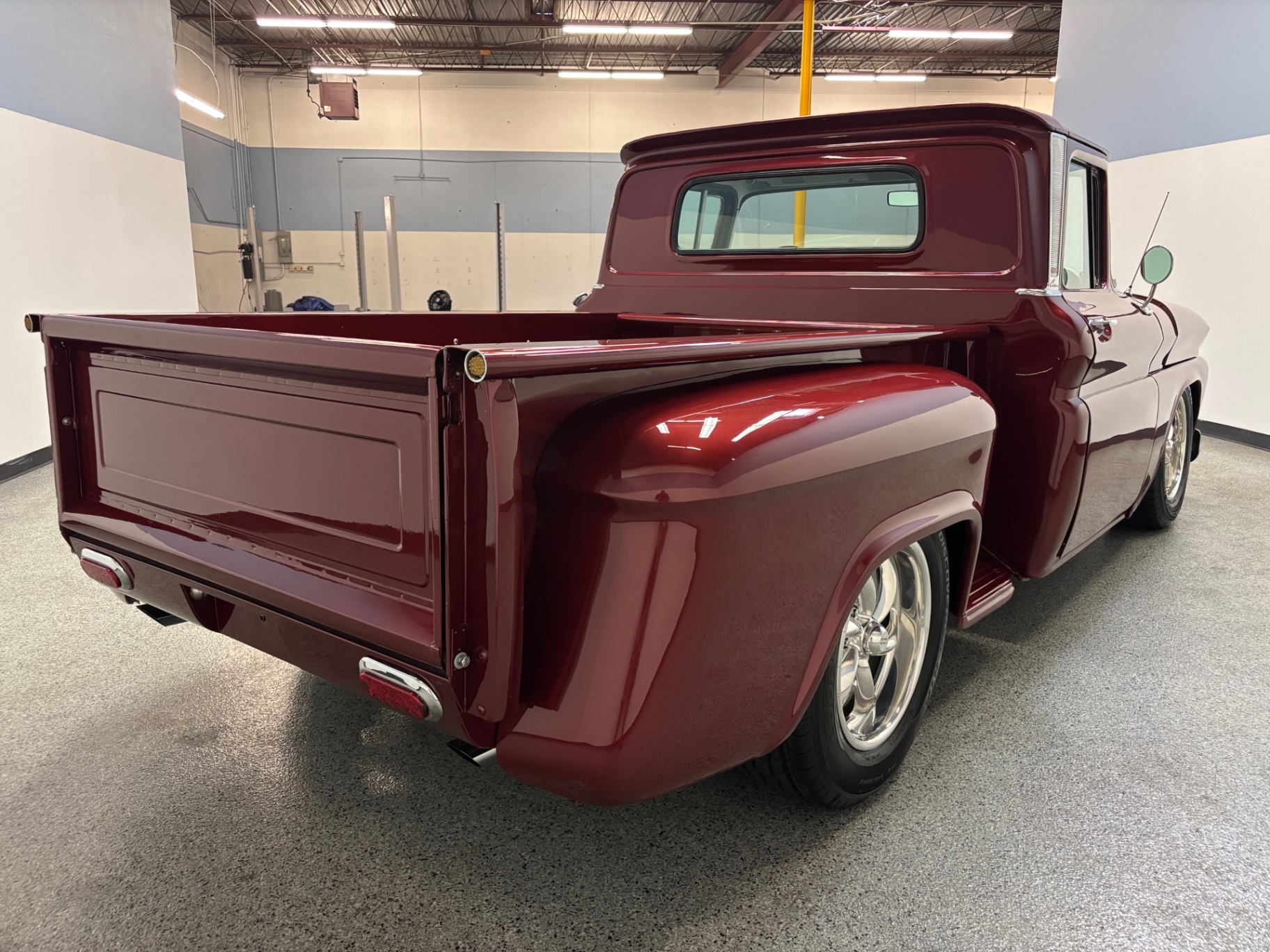 Vehicle photo 6