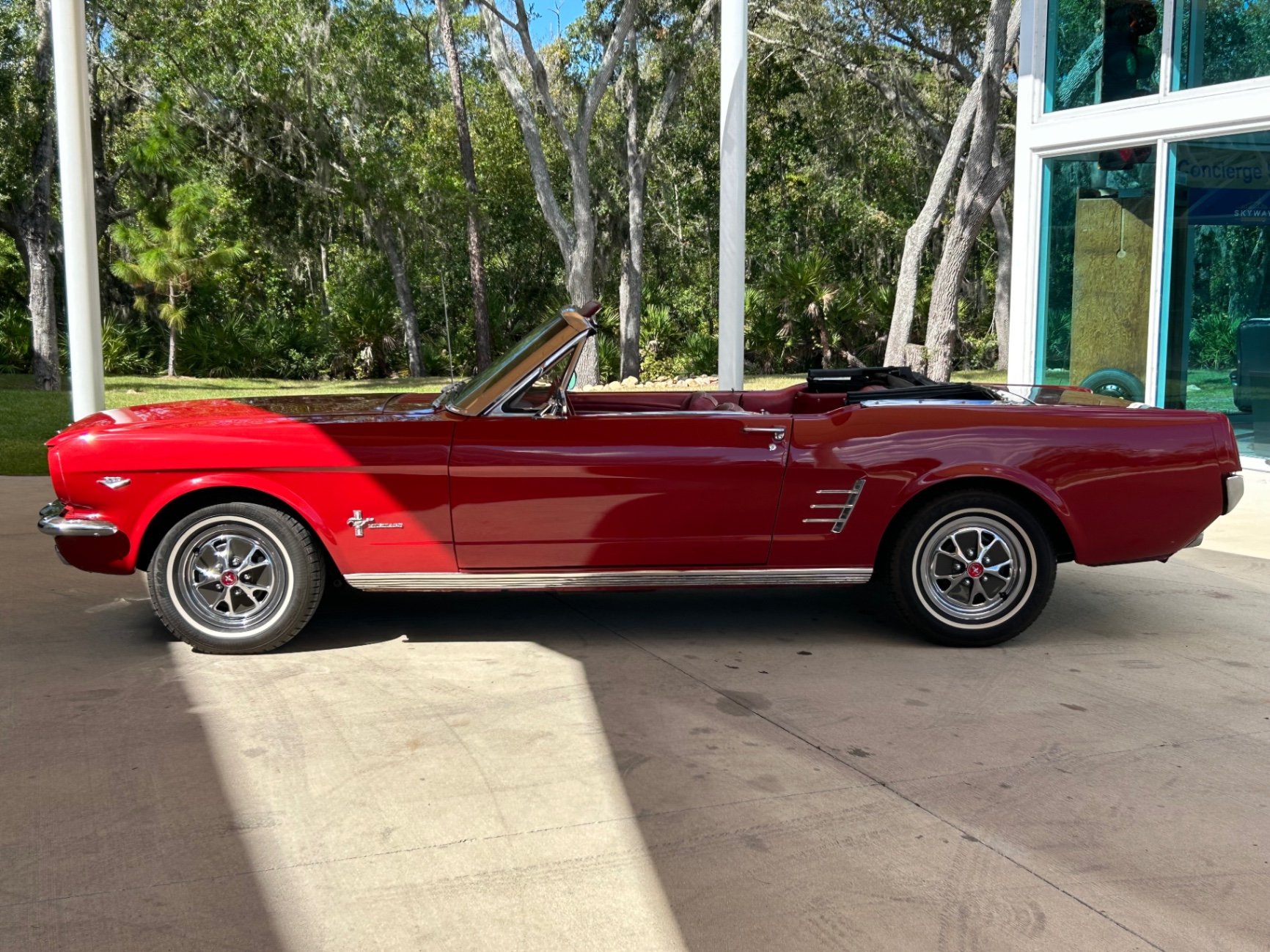 Vehicle photo 11