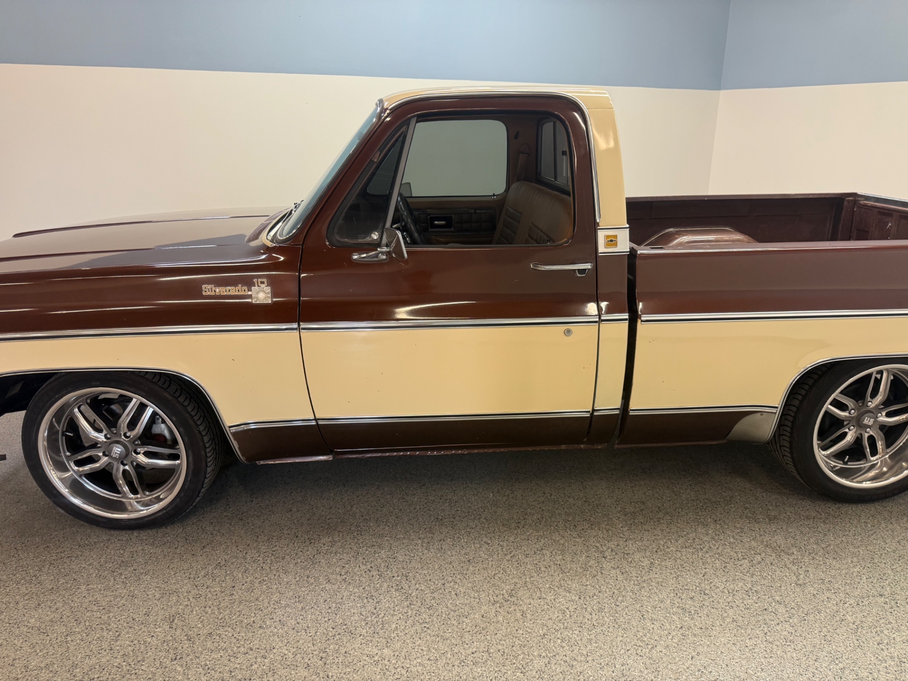 Vehicle photo 4