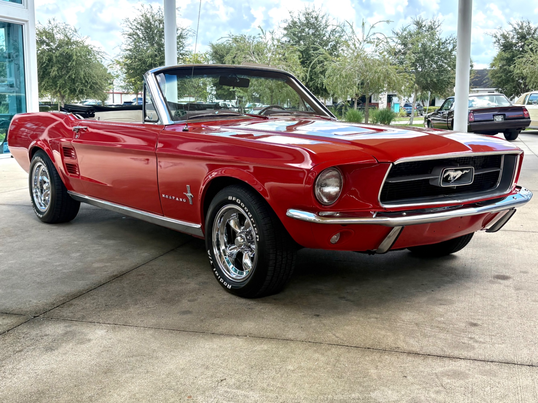 Vehicle photo 4