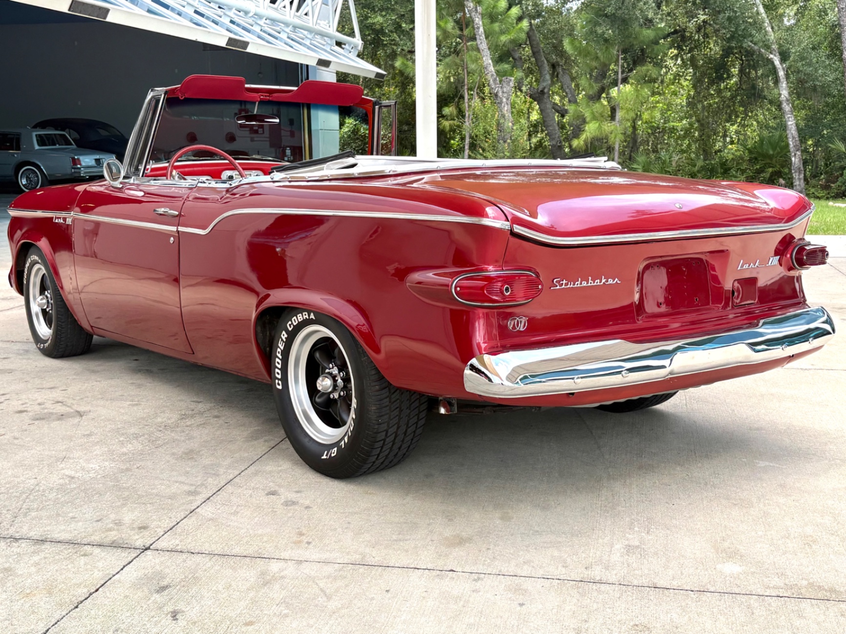 Vehicle photo 9