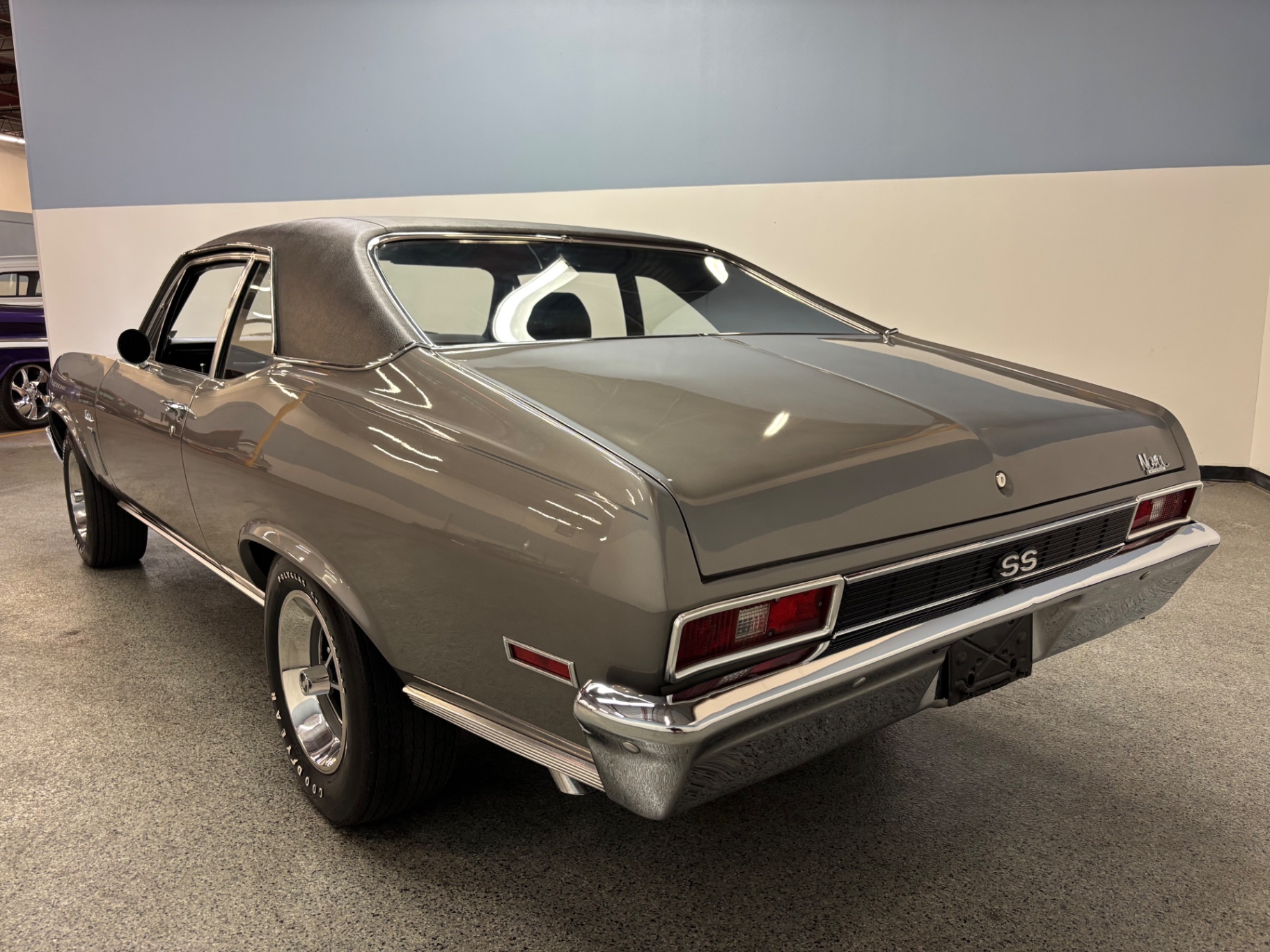 Vehicle photo 5