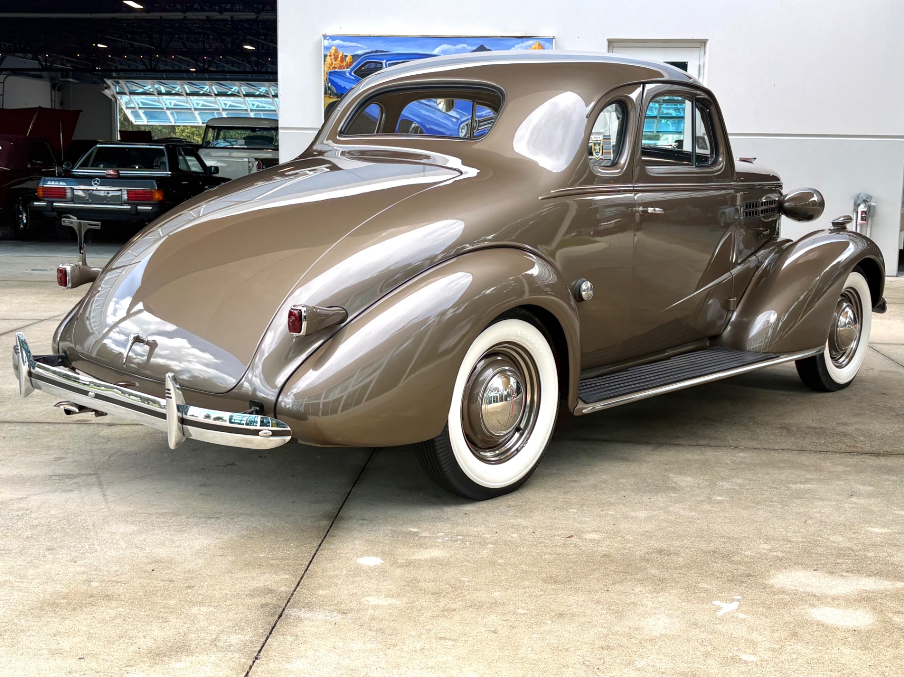Vehicle photo 6