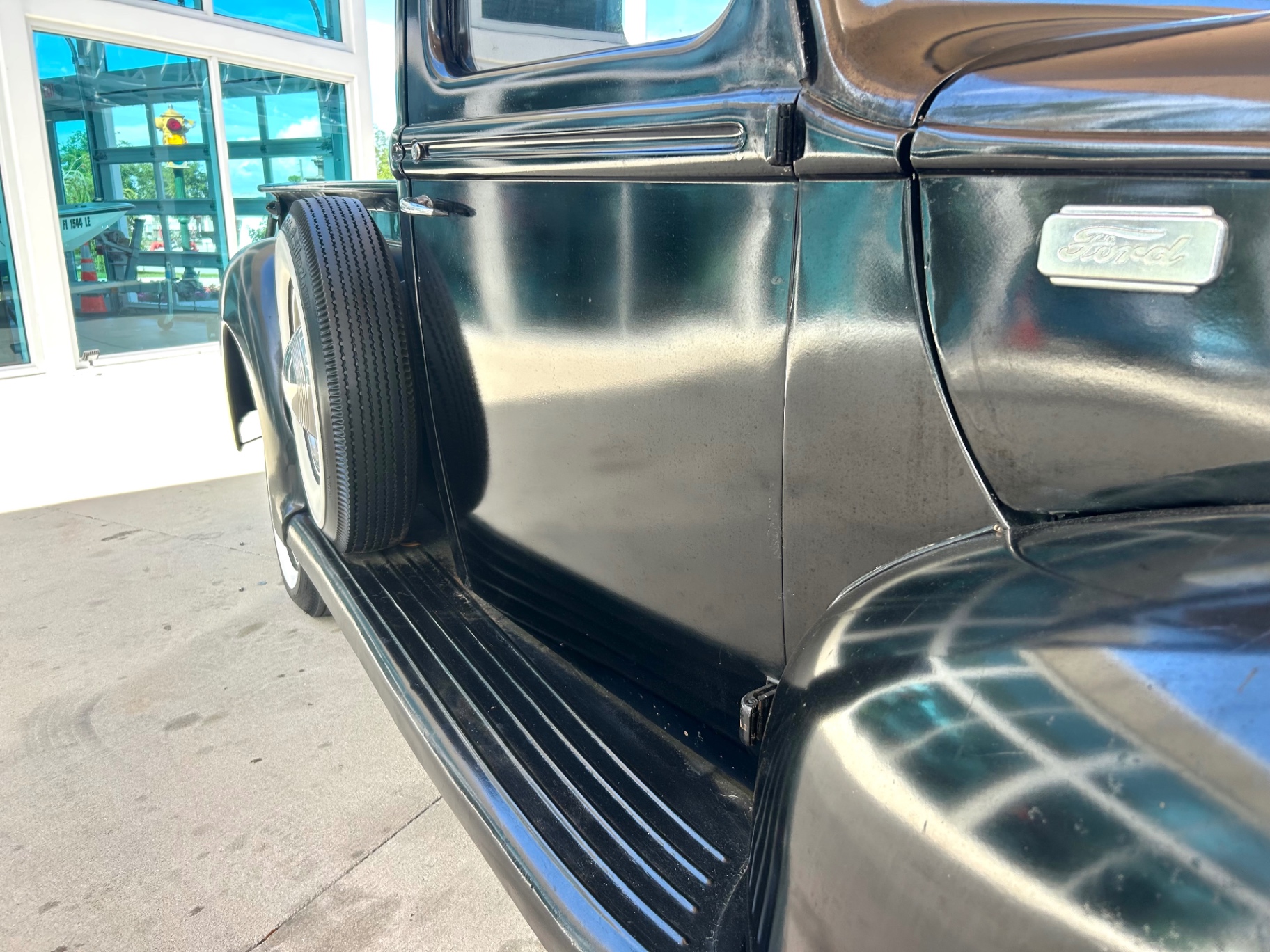 Vehicle photo 17
