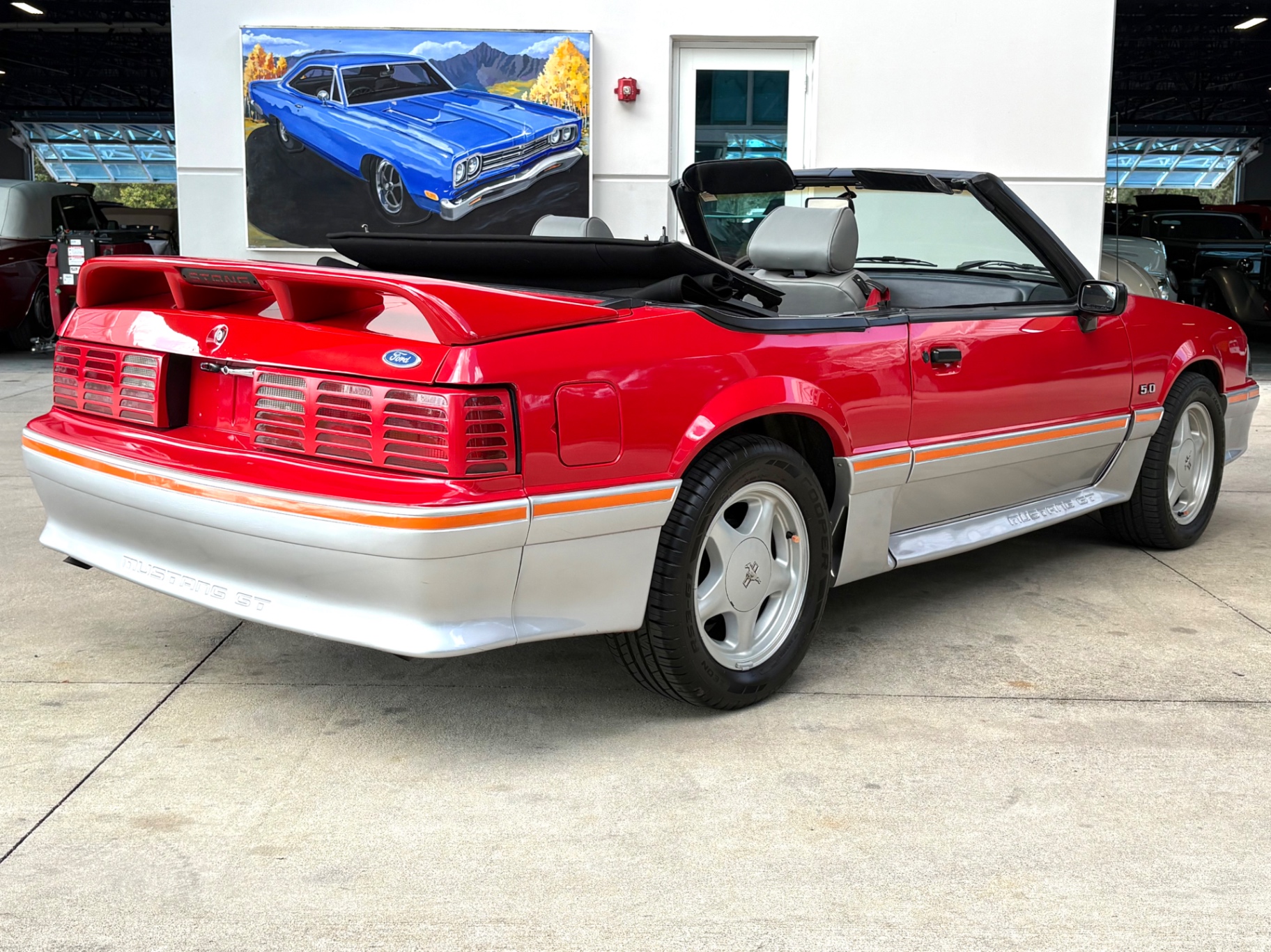 Vehicle photo 6