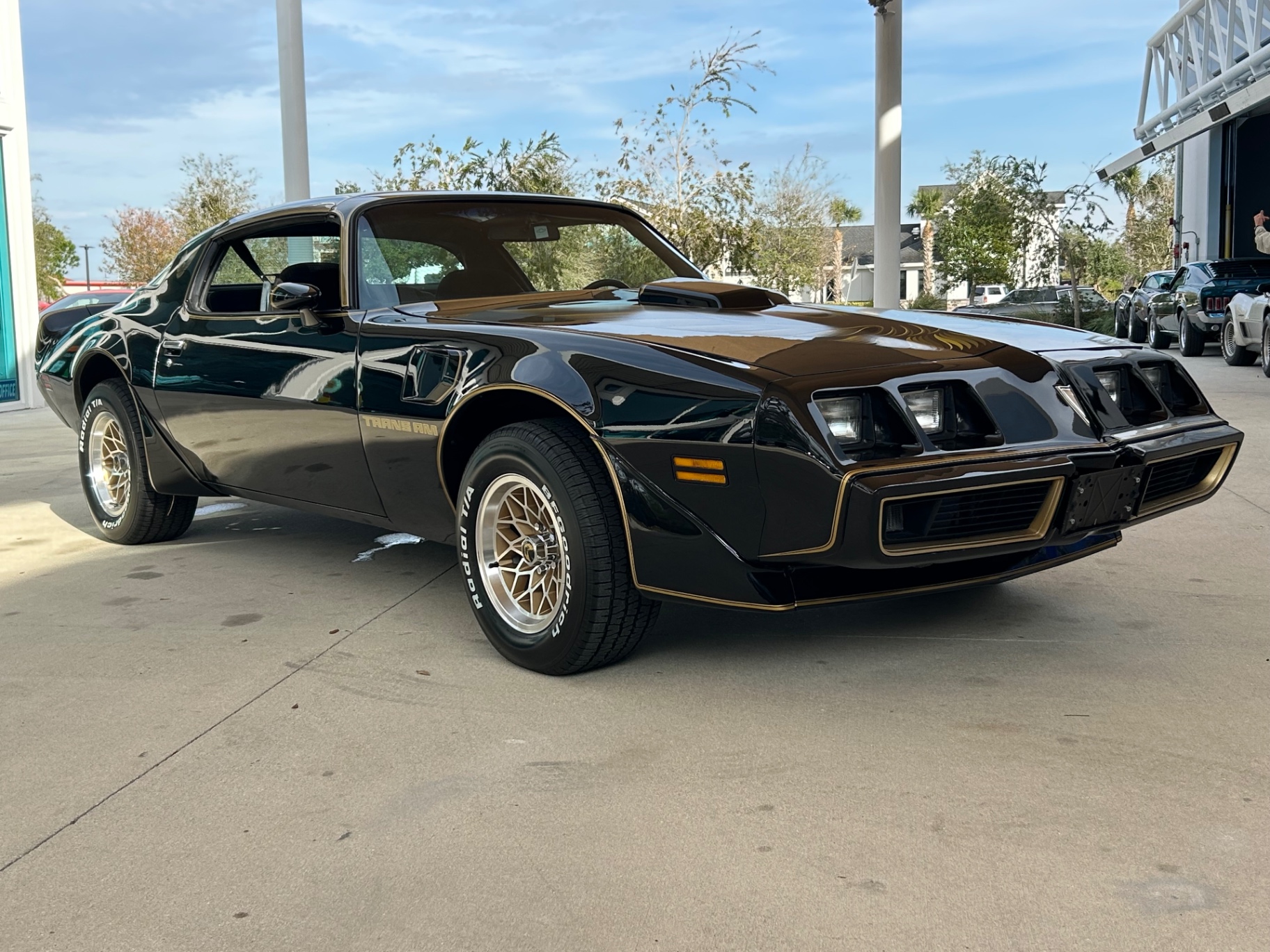 Vehicle photo 3
