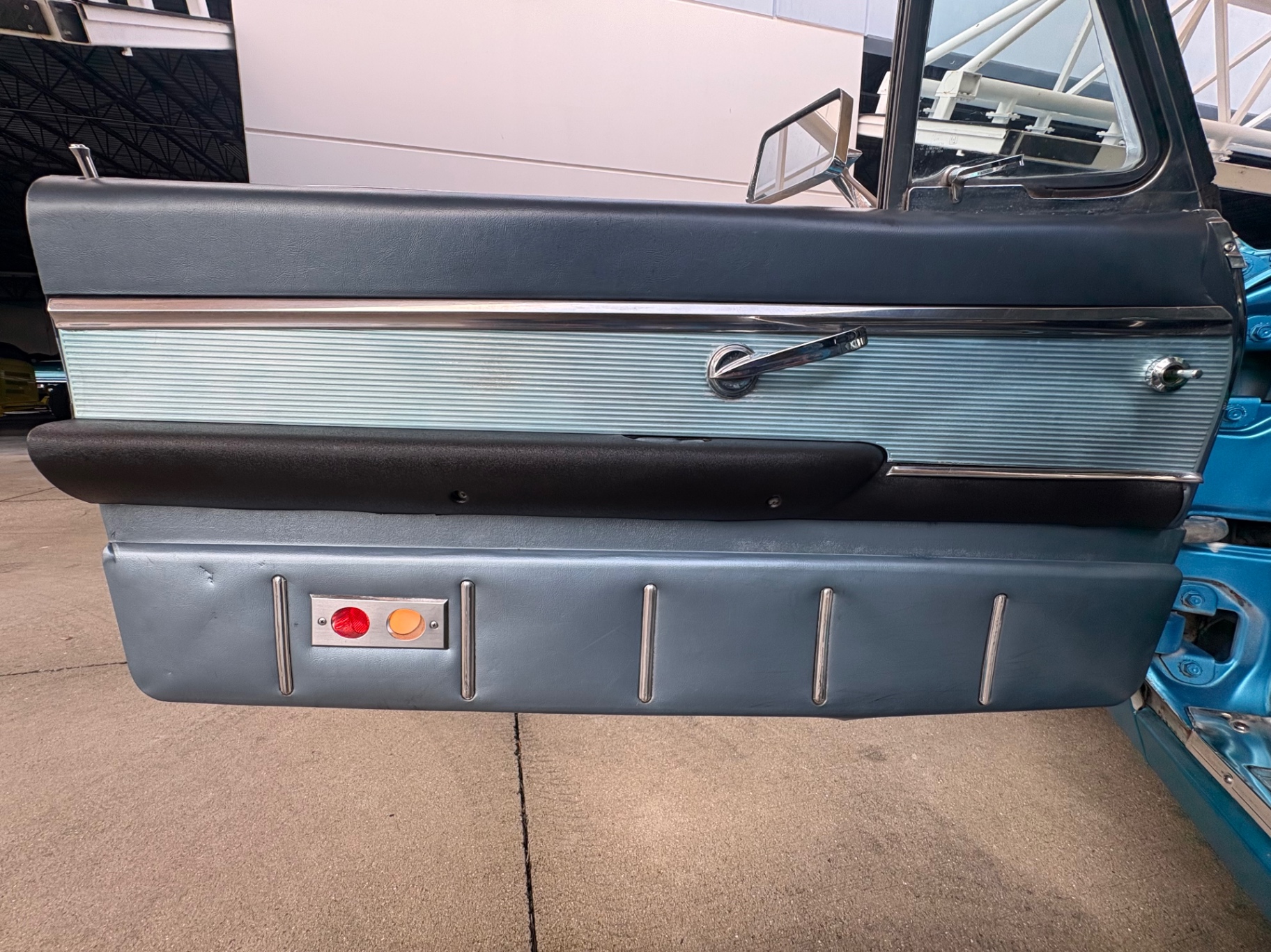 Vehicle photo 34