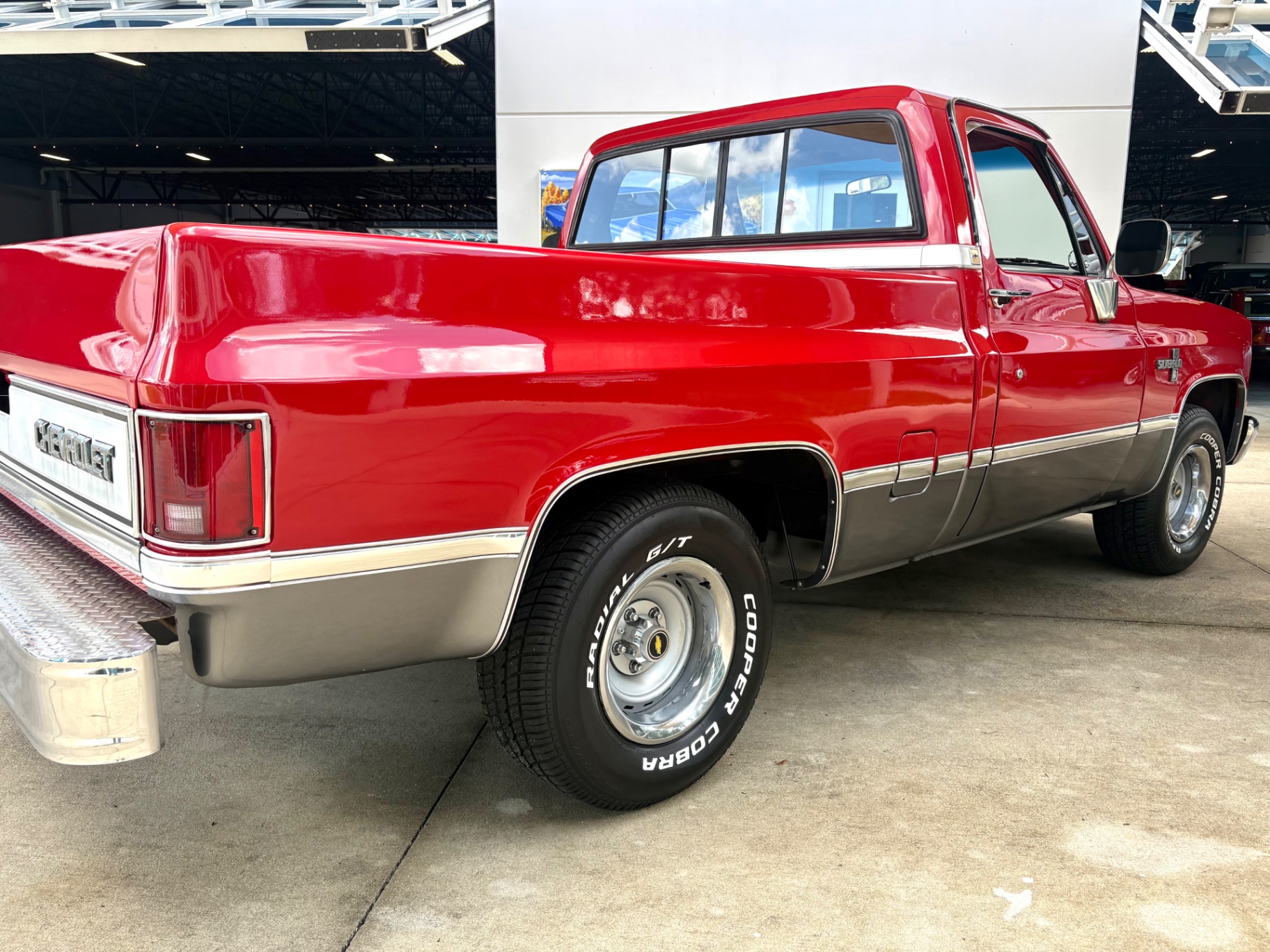 Vehicle photo 16