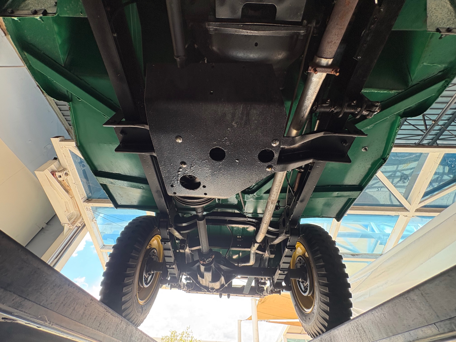 Vehicle photo 52