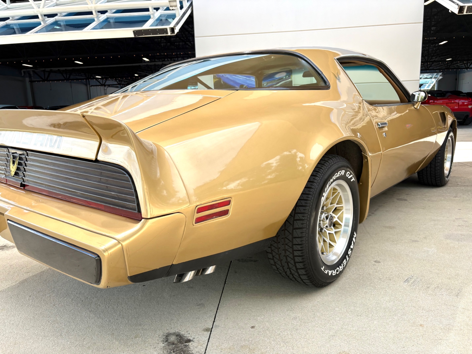 Vehicle photo 15