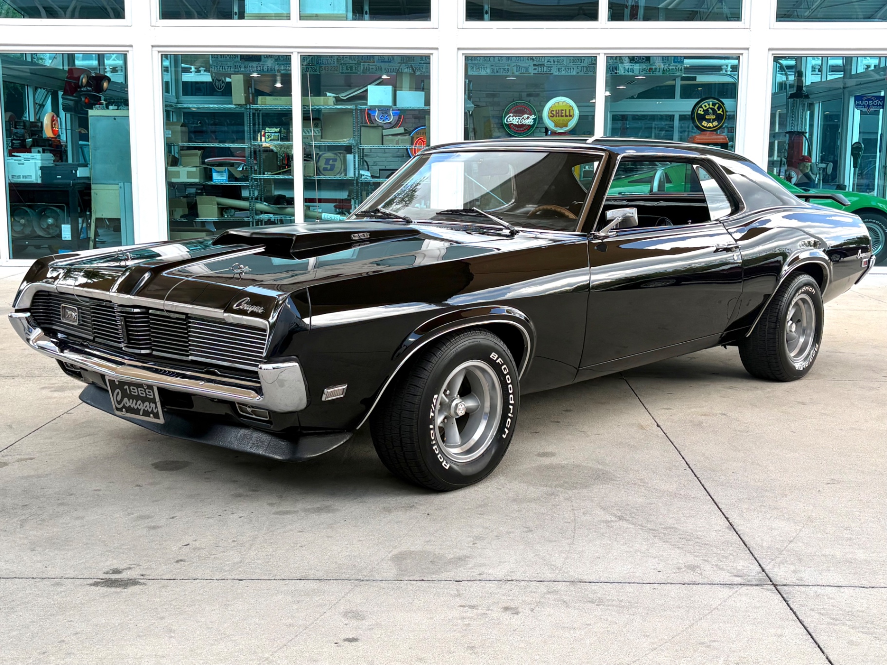 Vehicle photo 11
