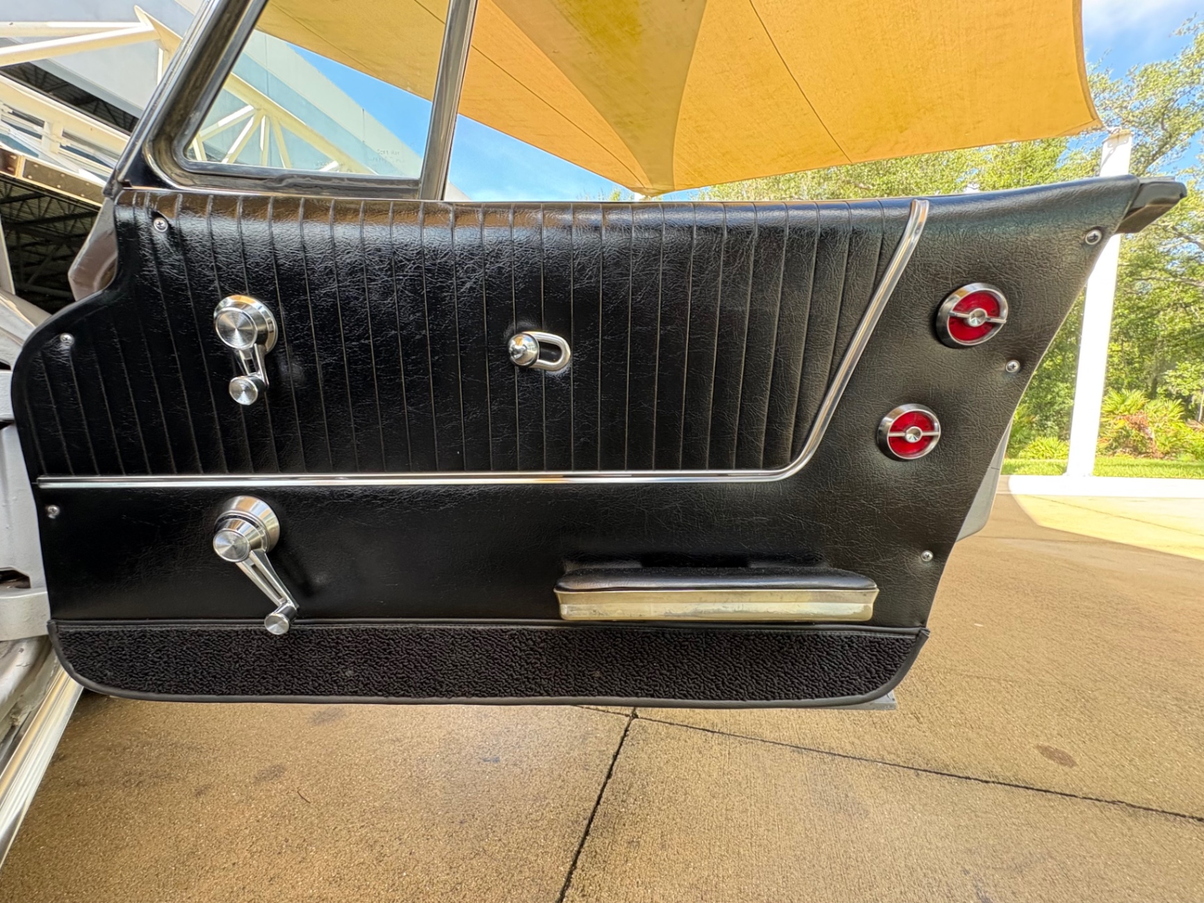 Vehicle photo 49