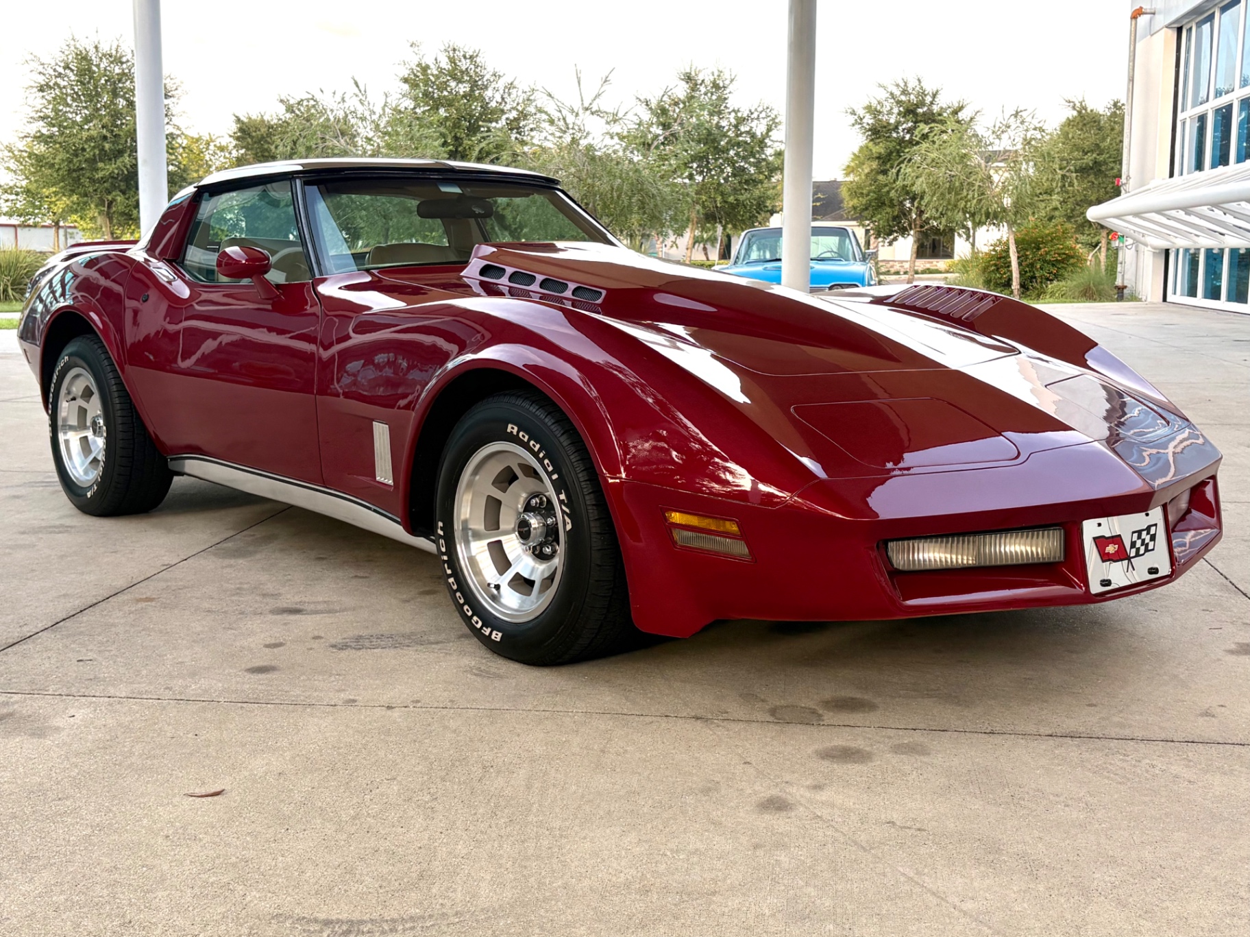 Vehicle photo 4