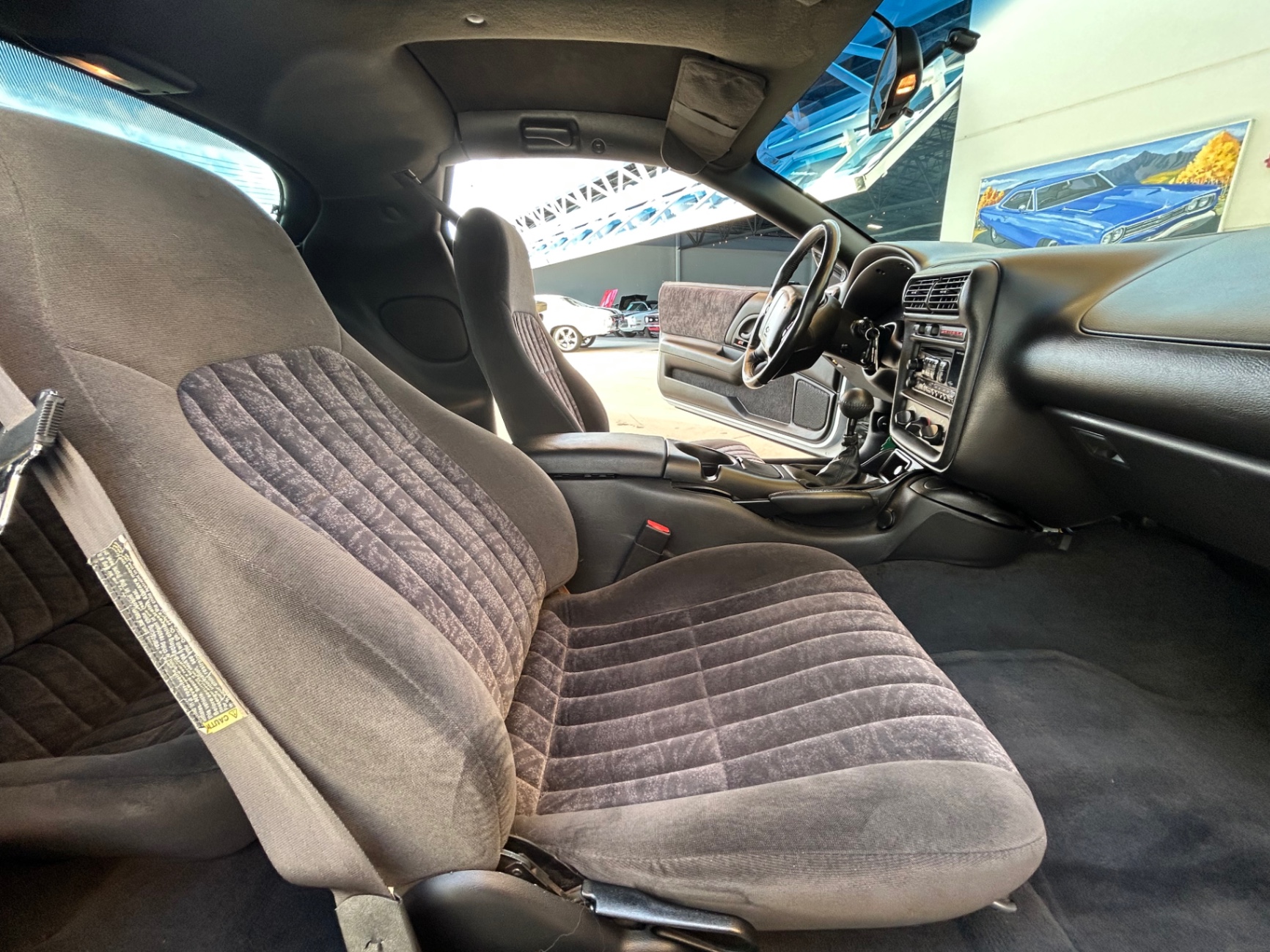 Vehicle photo 25