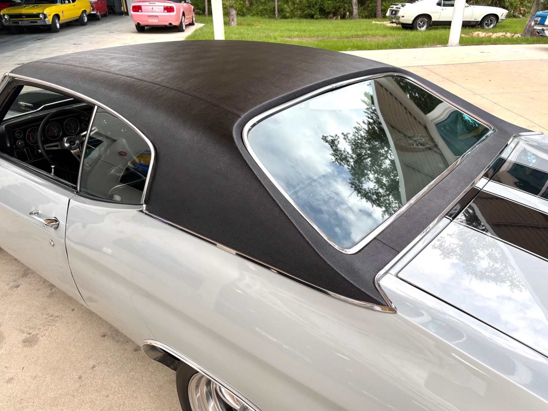 Vehicle photo 22