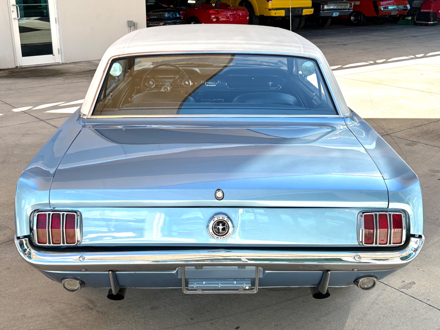 Vehicle photo 8