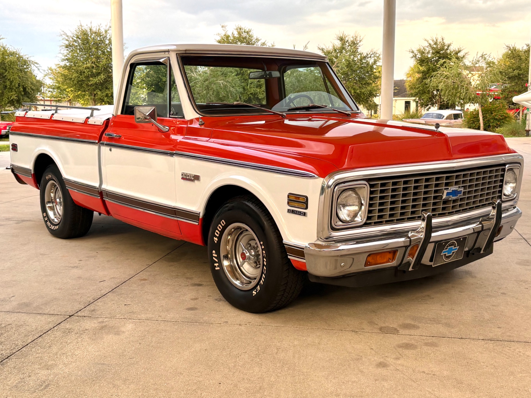 Vehicle photo 4