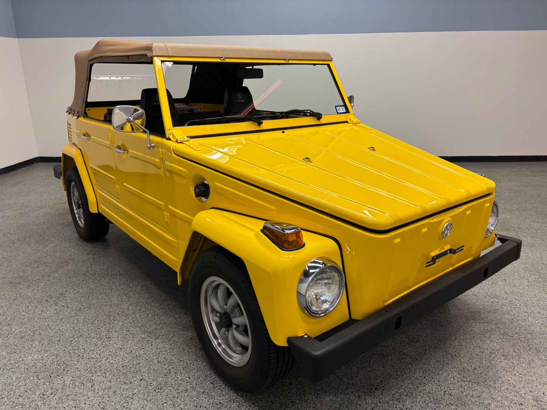 Vehicle photo 9