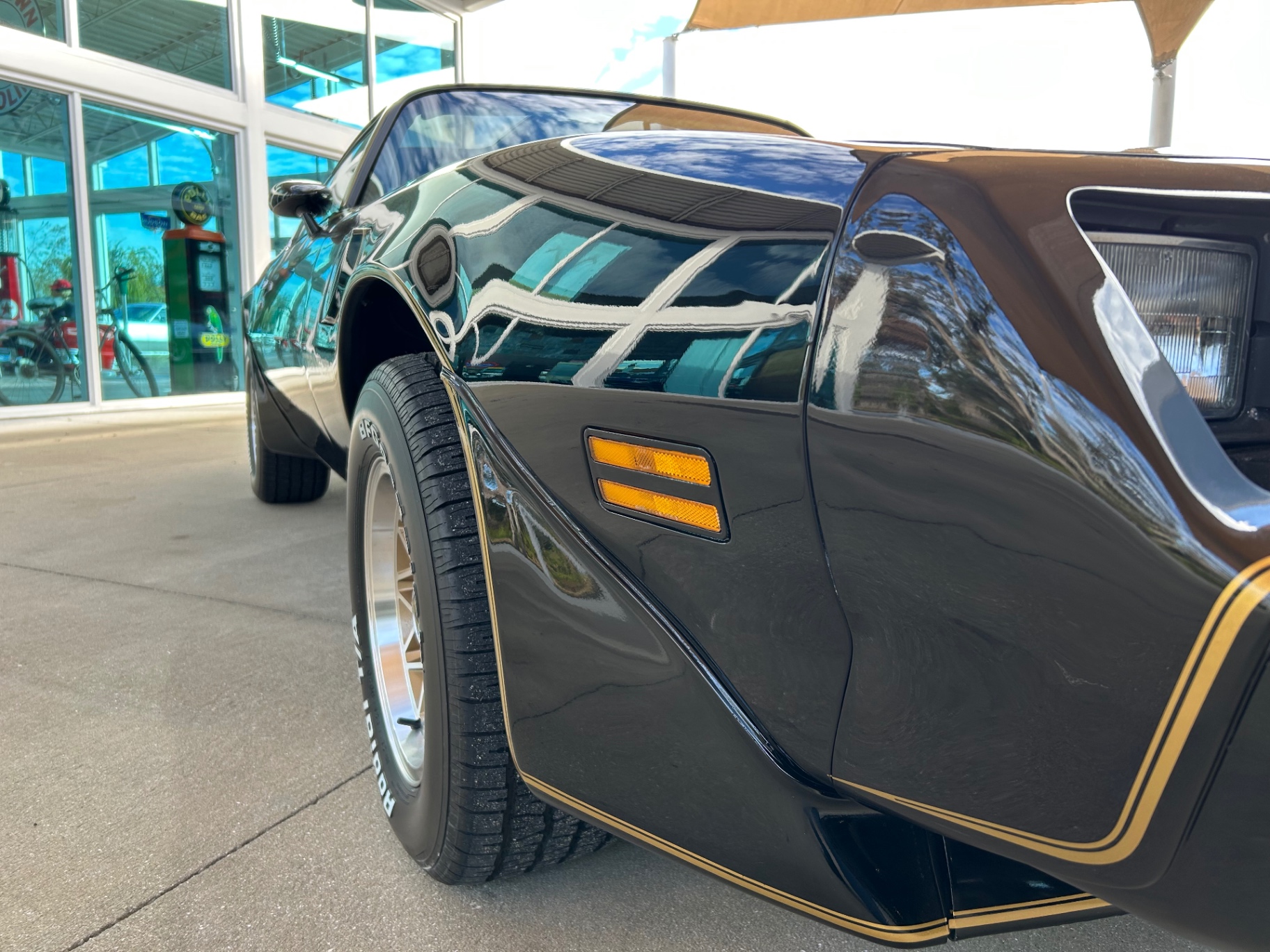 Vehicle photo 20