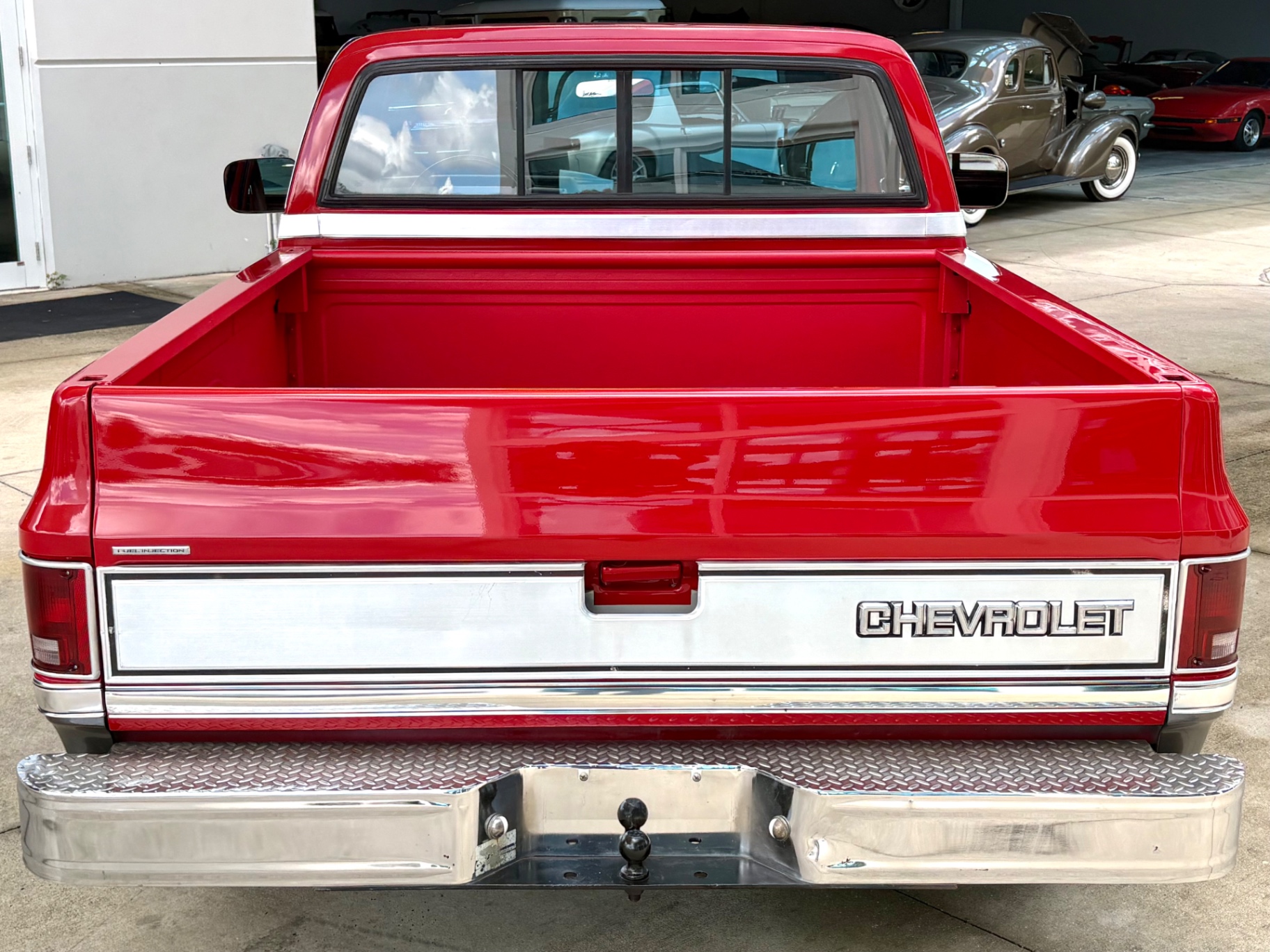 Vehicle photo 8
