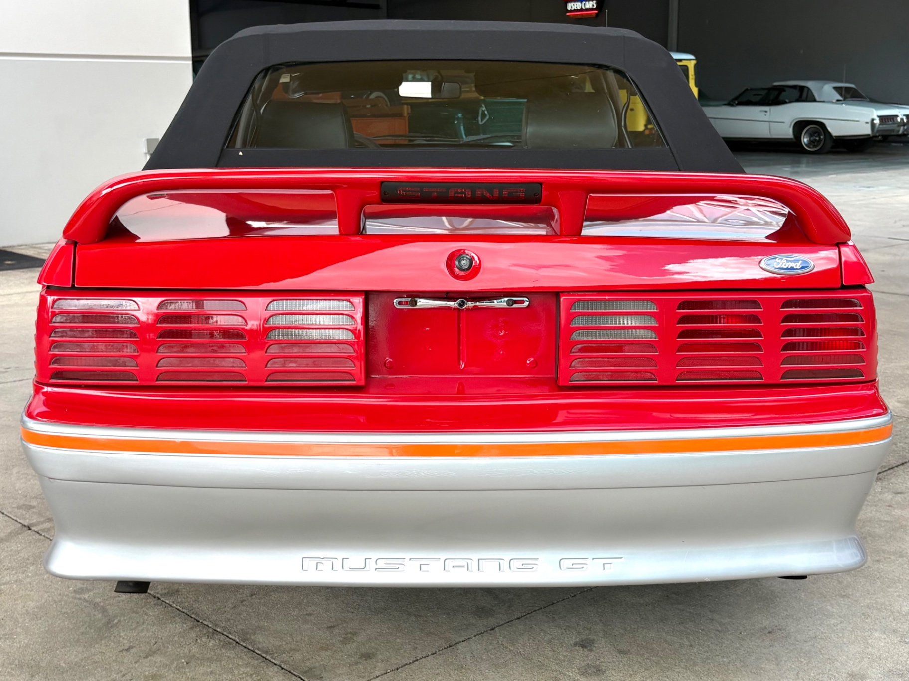 Vehicle photo 23