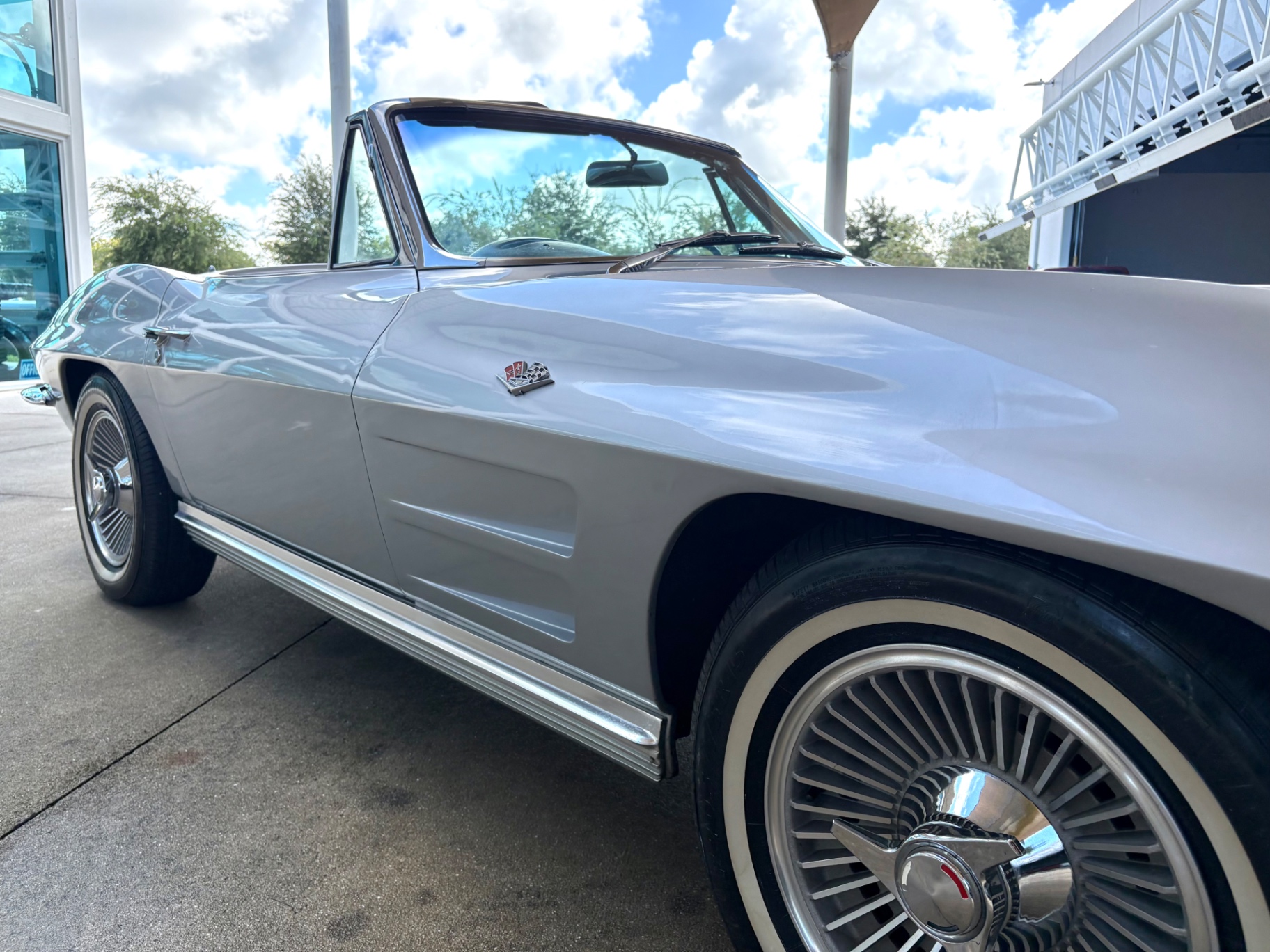 Vehicle photo 18