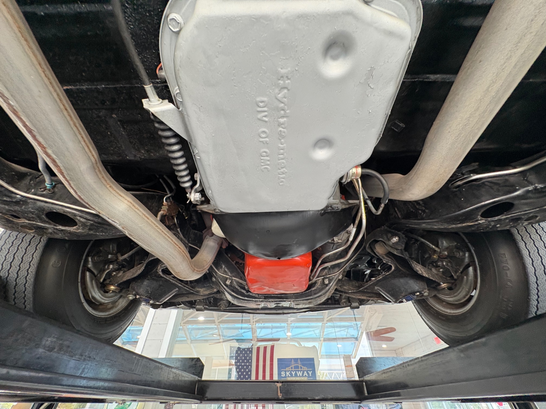 Vehicle photo 52