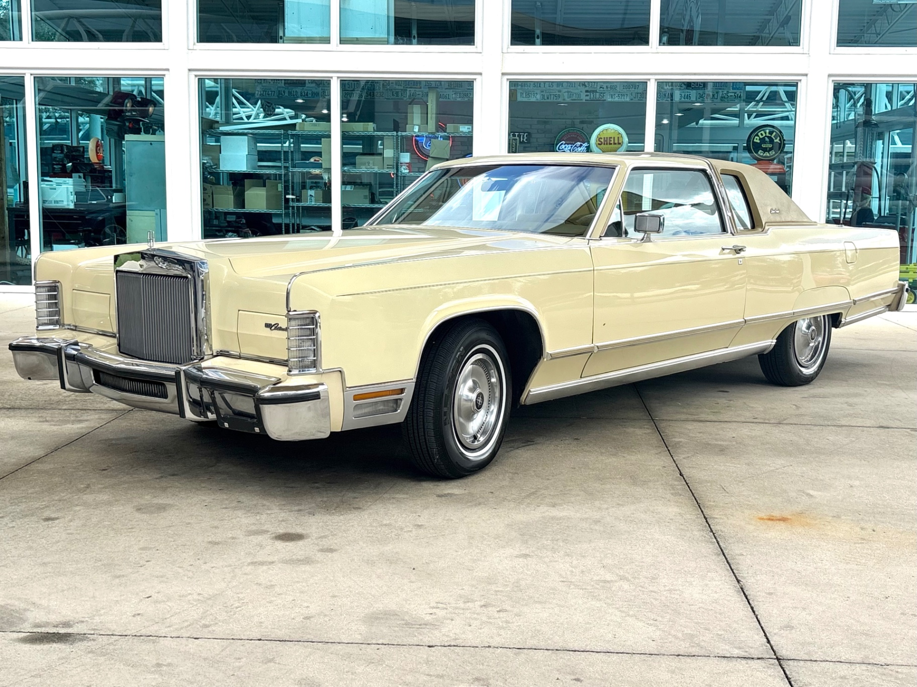 Vehicle photo 11
