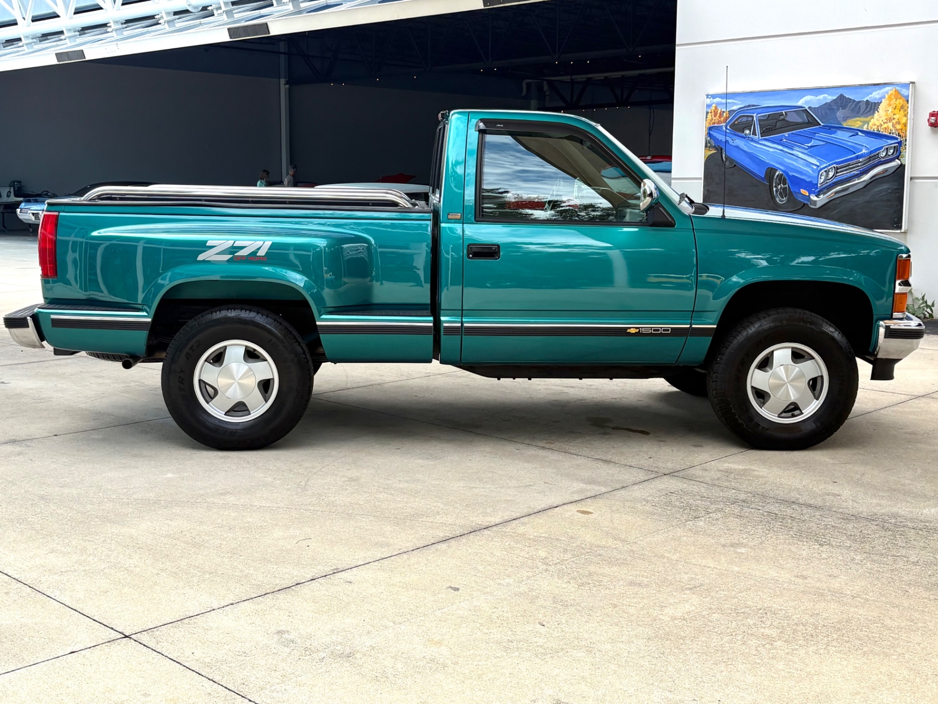 Vehicle photo 5