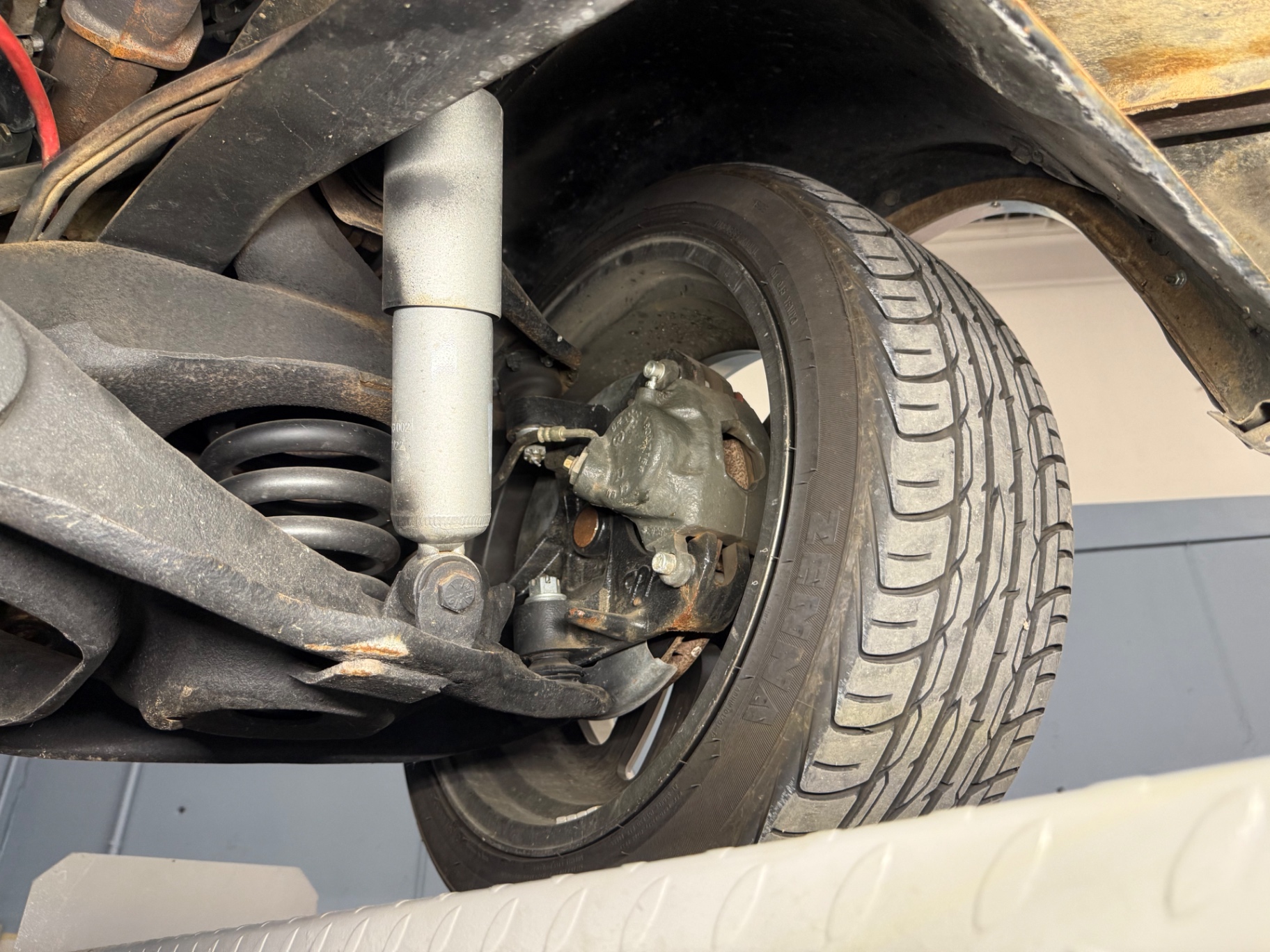 Vehicle photo 46